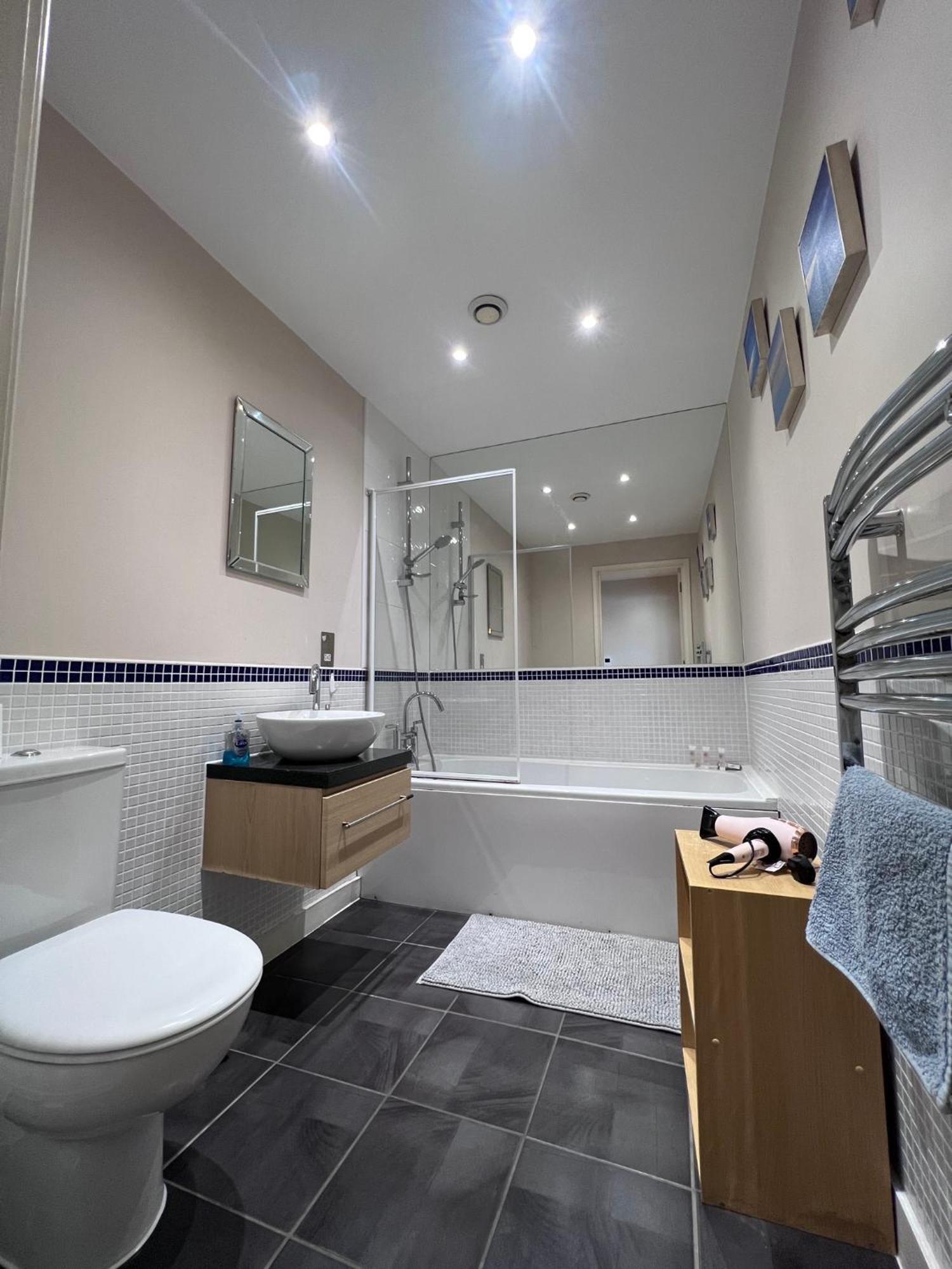 Great City Centre Getaway Apartment 2 Bed Near The Beach And Shopping Area Свонсі Екстер'єр фото