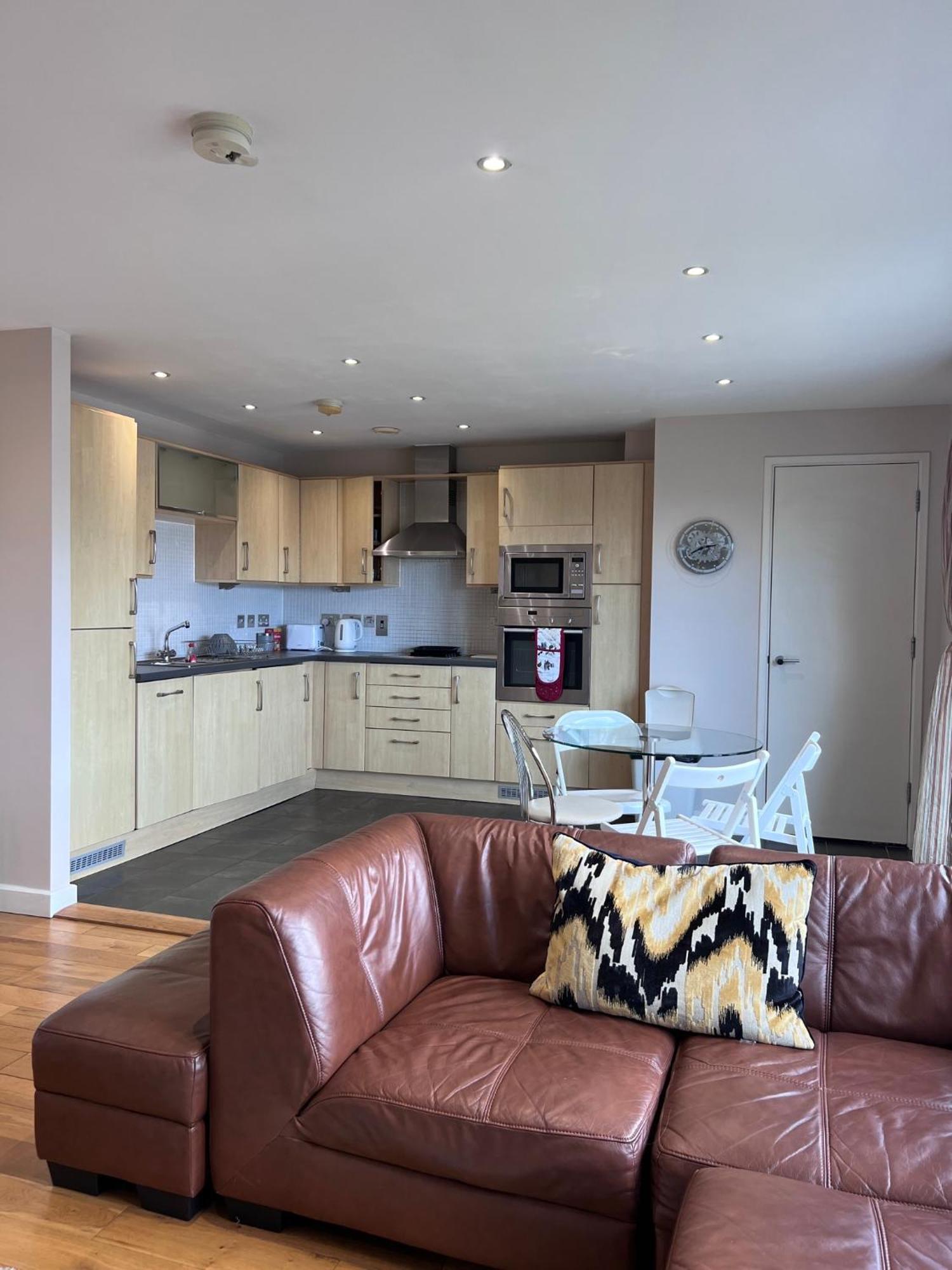 Great City Centre Getaway Apartment 2 Bed Near The Beach And Shopping Area Свонсі Екстер'єр фото